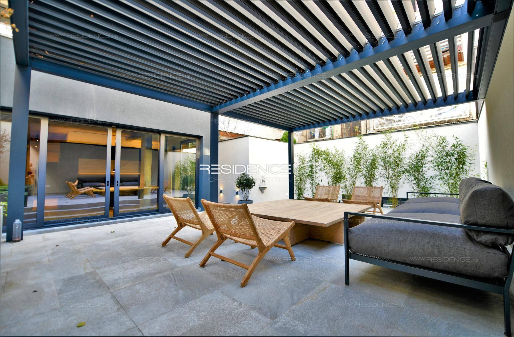 Amazing Contemporary Apartment With Private Yard Photo Inspiration